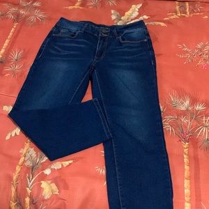 Cropped blue jeans